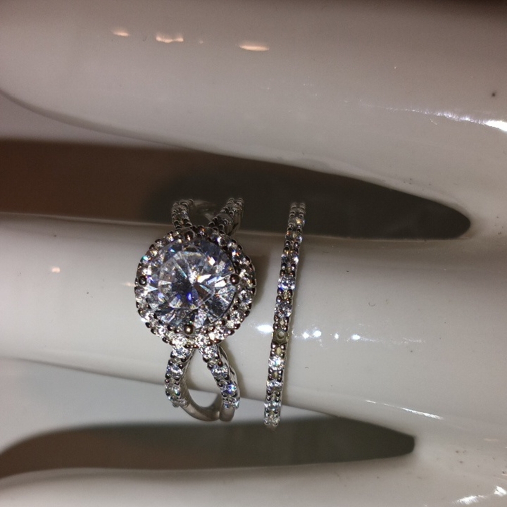 Dazzling Avon Silver Women's Ring Set Size 10